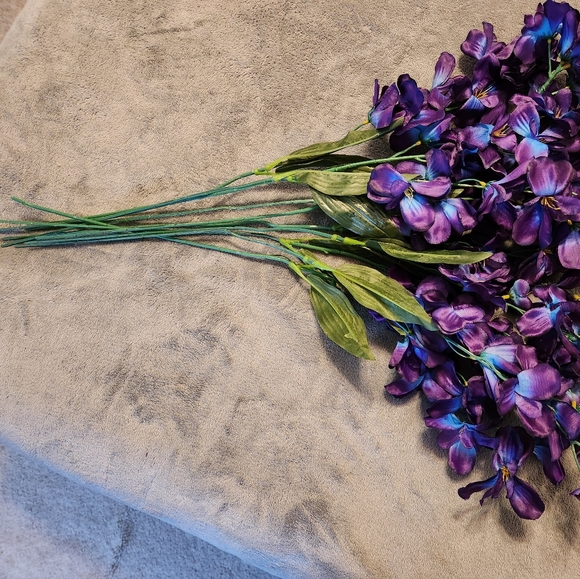 8 stems of artificial blue dendrobium orchids - Picture 2 of 3